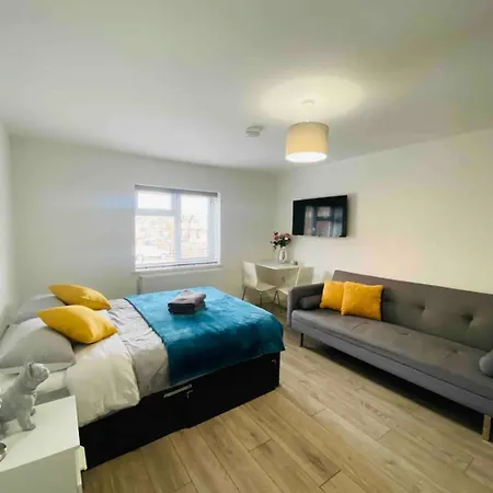 Roomello Luxury City Studios Peterborough Exterior photo